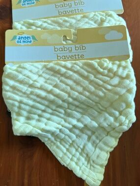 Muslin material baby snap bibs lot of 2 NWT